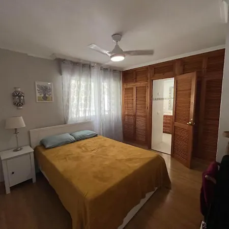 Family With Private Swimming Pool & Garden Marbella