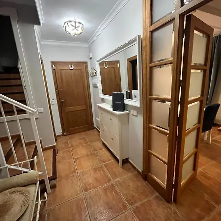 Family With Private Swimming Pool & Garden Holiday home