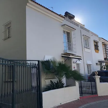 Family With Private Swimming Pool & Garden Holiday home