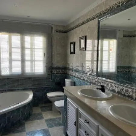 Family With Private Swimming Pool & Garden Holiday home Marbella