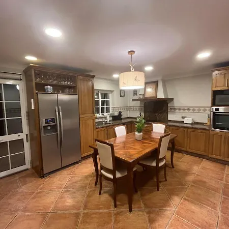 Holiday home Family With Private Swimming Pool & Garden *