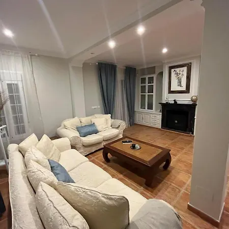 Family With Private Swimming Pool & Garden Marbella