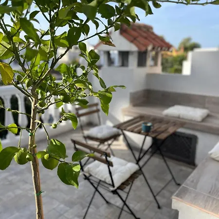 Family With Private Swimming Pool & Garden *