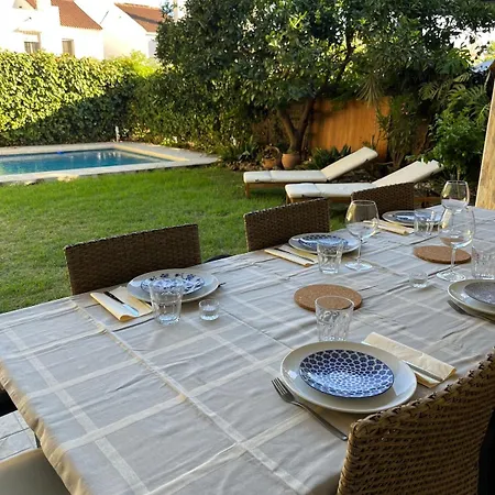 Family With Private Swimming Pool & Garden Holiday home